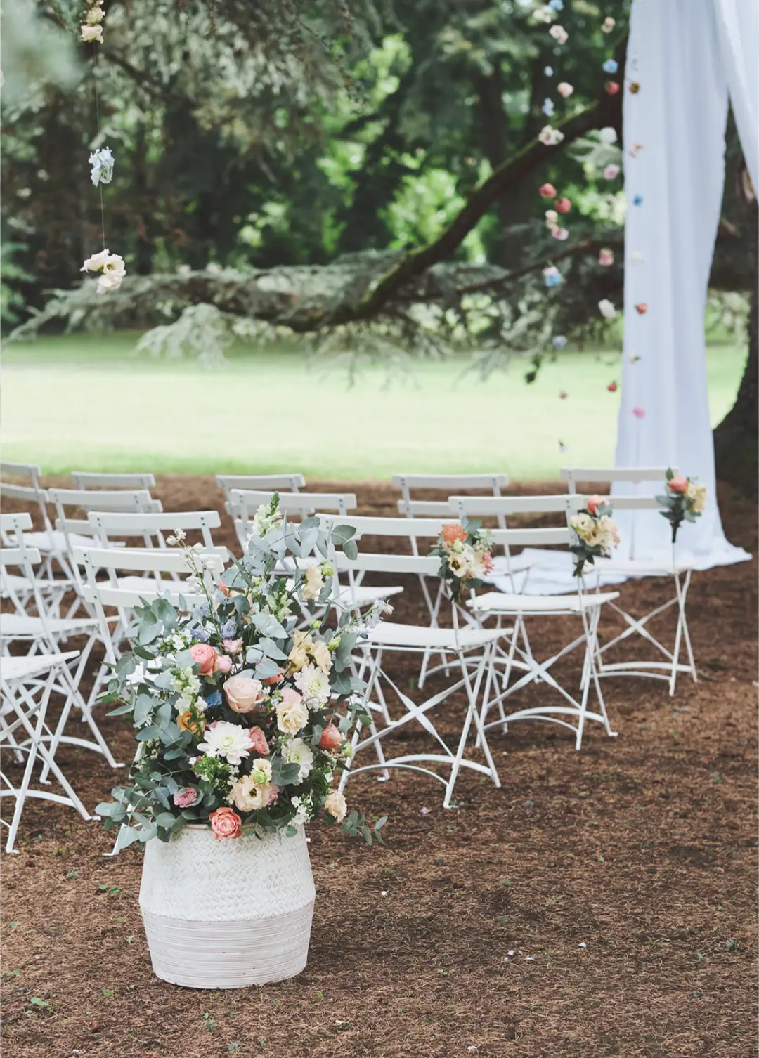 Allée de cérémonie – mariage Casey & Kyle, Château de Siradan