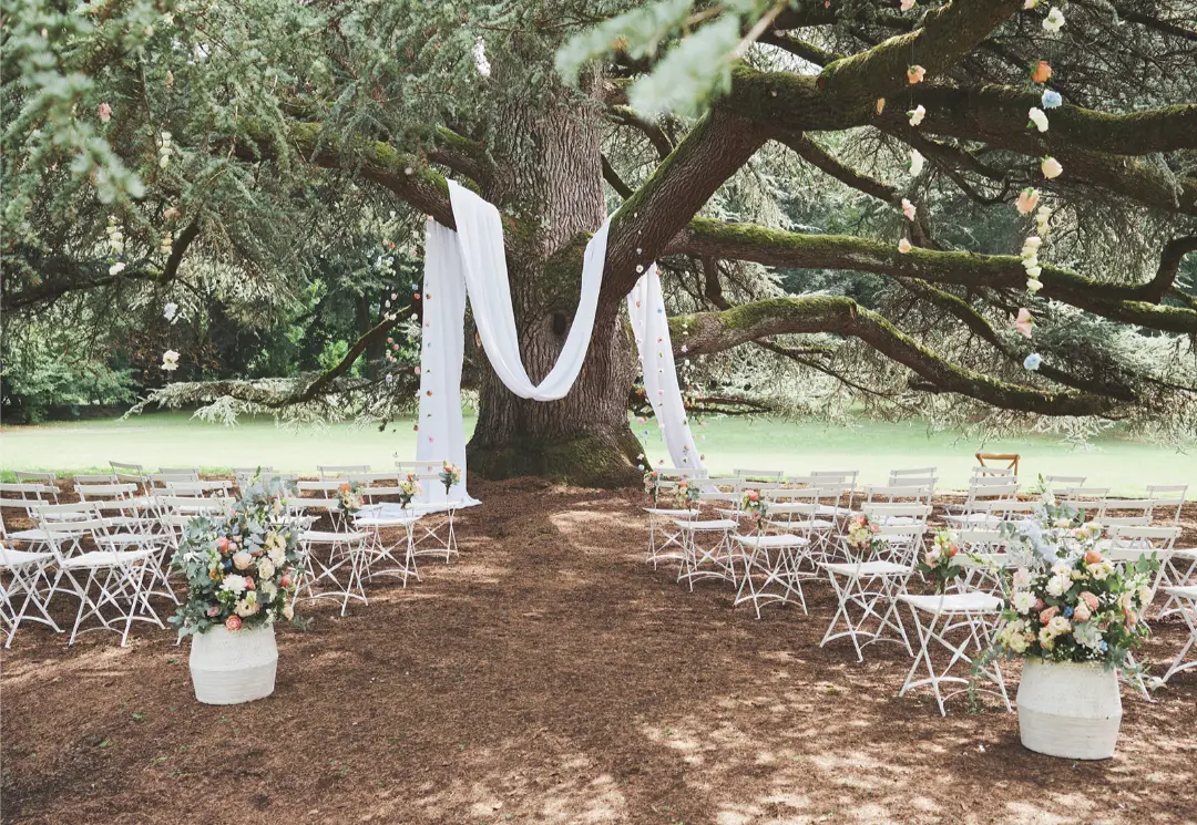 Allée de cérémonie – mariage Casey & Kyle, Château de Siradan