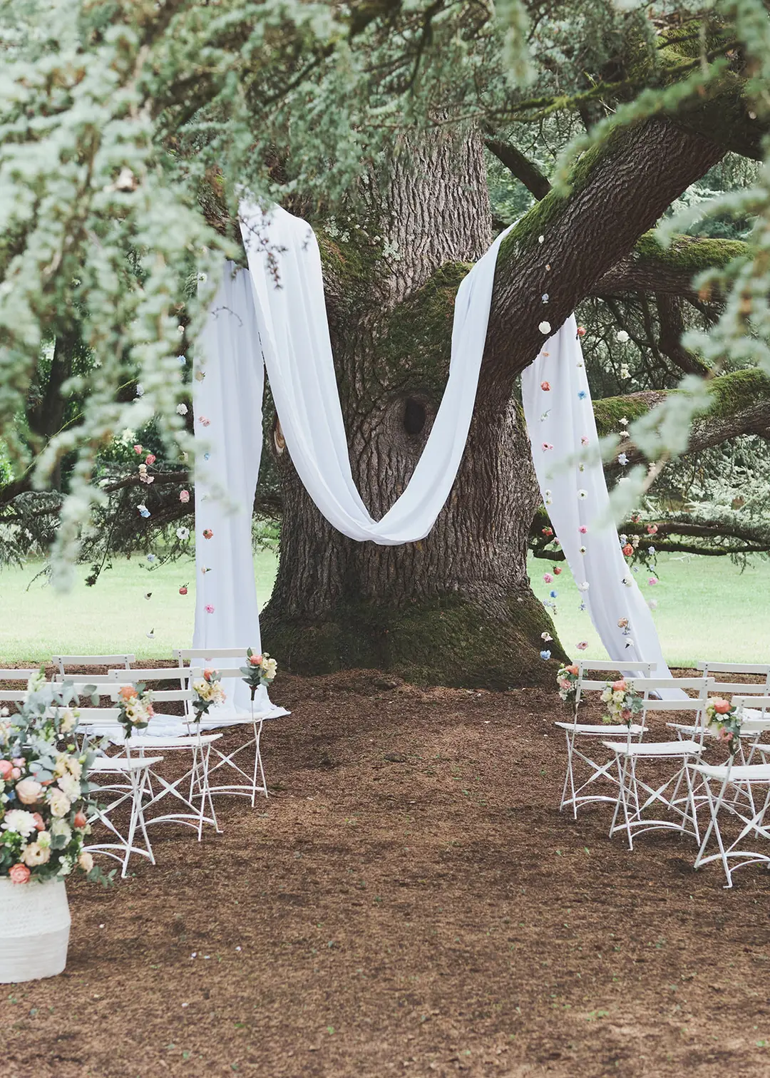 Allée de cérémonie – mariage Casey & Kyle, Château de Siradan