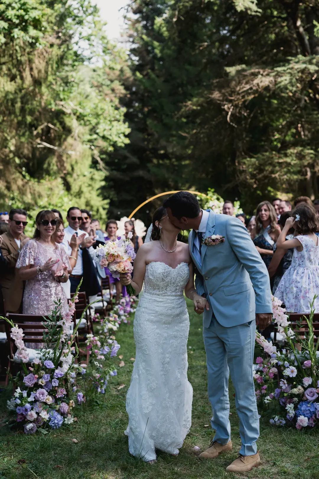 Allée de cérémonie – mariage Georgina & Daniel, Château Saint-Michel