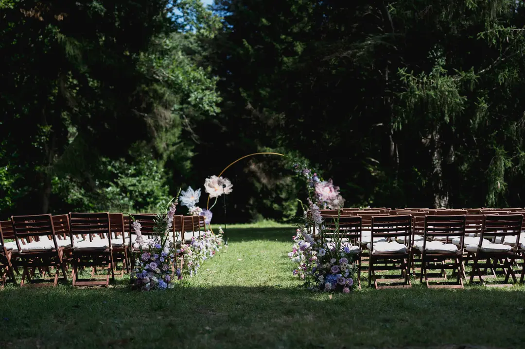 Allée de cérémonie – mariage Georgina & Daniel, Château Saint-Michel