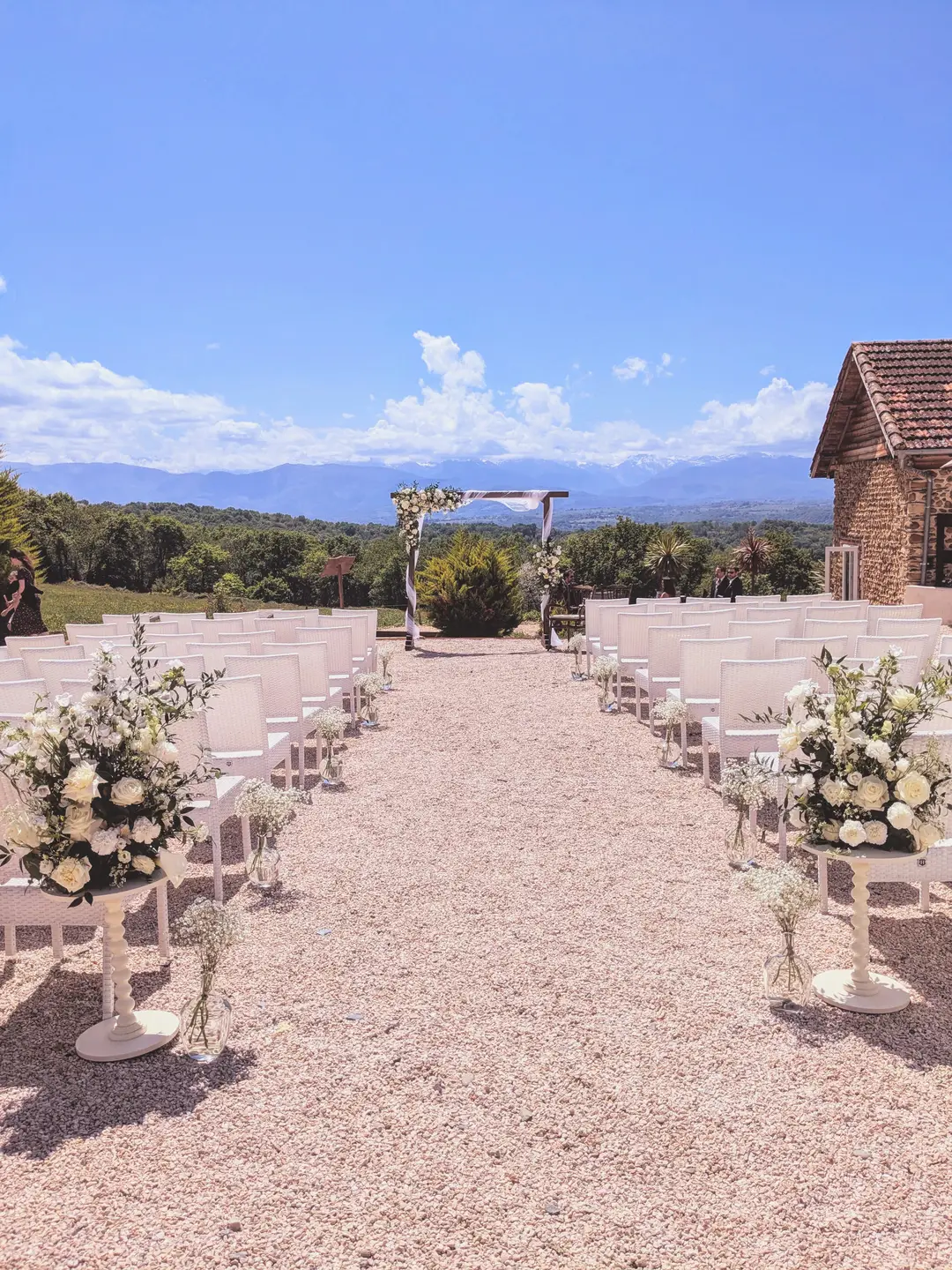 Allée de cérémonie – mariage Sylvie & François, Belvédère du Domaine