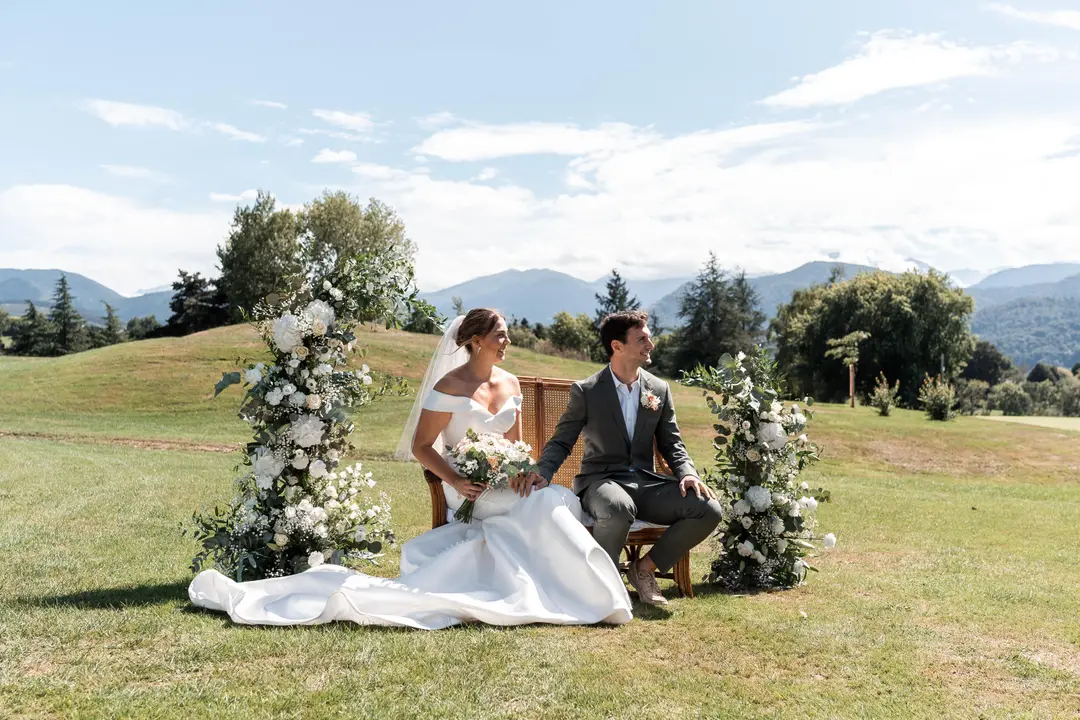 Arche : Colonnes fleuries Asymétriques – mariage Charlotte & Hugo