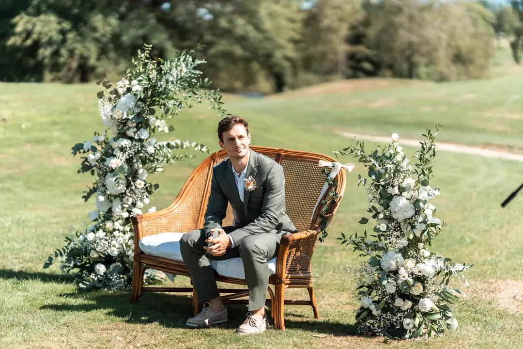 Arche : Colonnes fleuries Asymétriques – mariage Charlotte & Hugo
