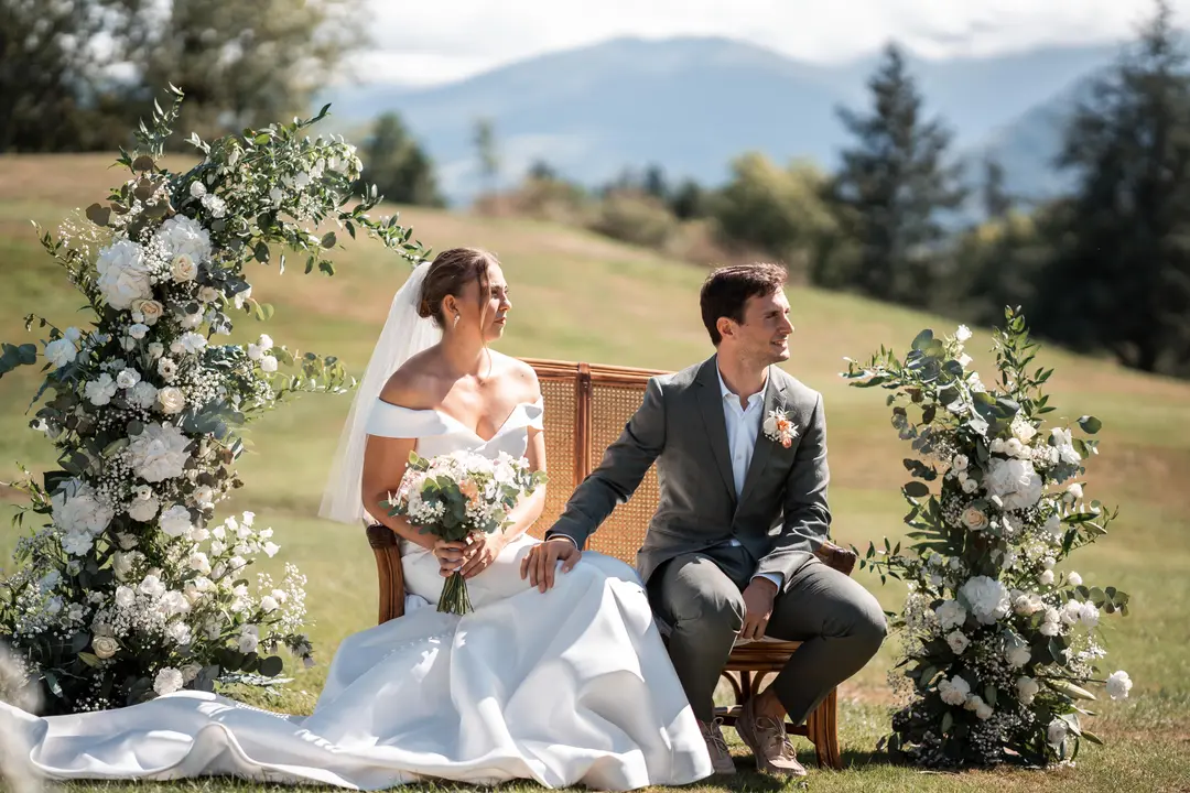 Arche : Colonnes fleuries Asymétriques – mariage Charlotte & Hugo
