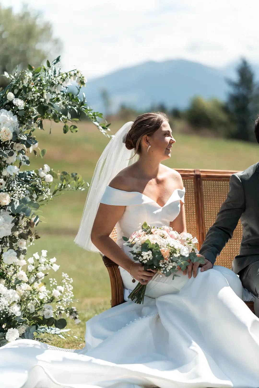 Arche fleurie – mariage Charlotte & Hugo