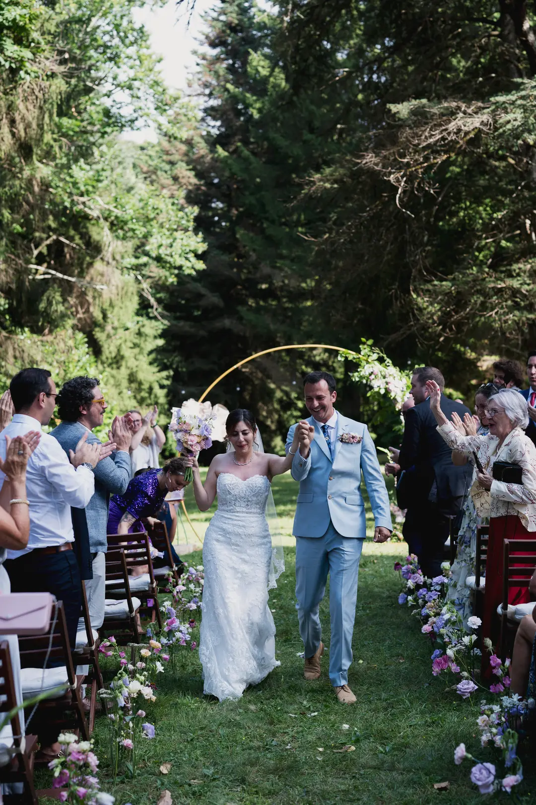 Arche fleurie – mariage Georgina & Daniel, Château Saint-Michel