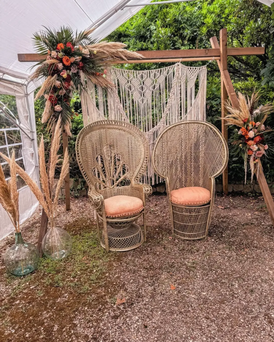 Arche fleurie – mariage Jessica & Yoann, Domaine Saint-Marcel