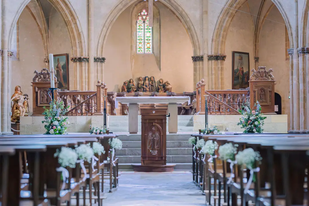 Bouquet de l'allée en gypsophile – mariage Louise & Thomas, Château de la Hille