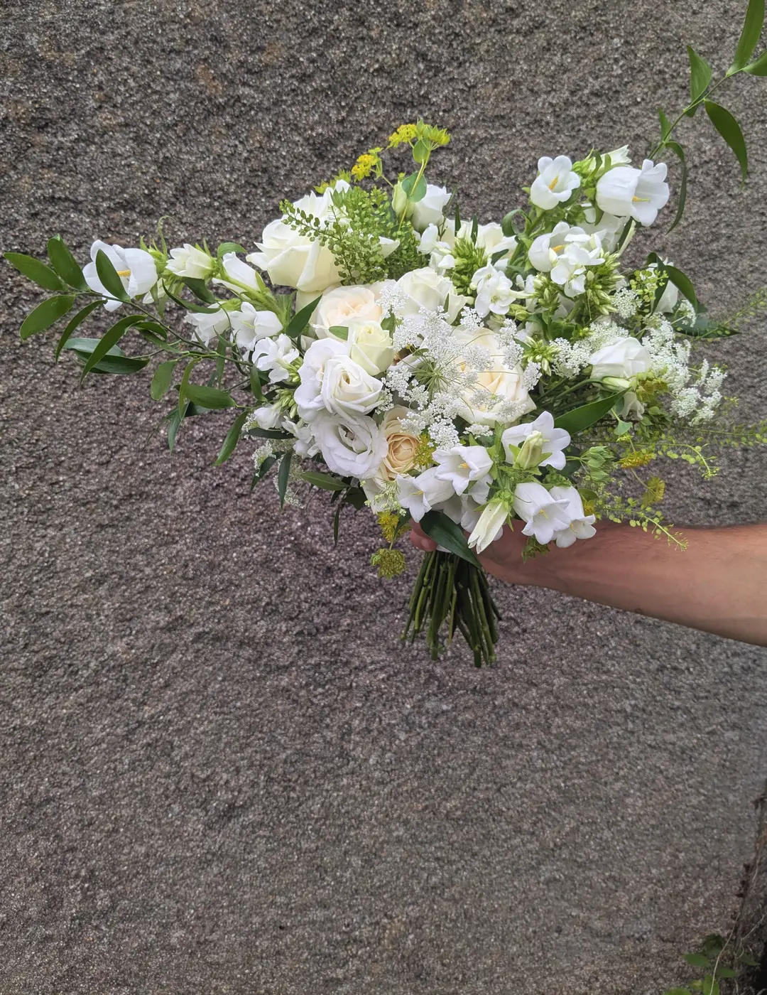 Bouquet de mariée – mariage Emily & Greg, Château Le Thil