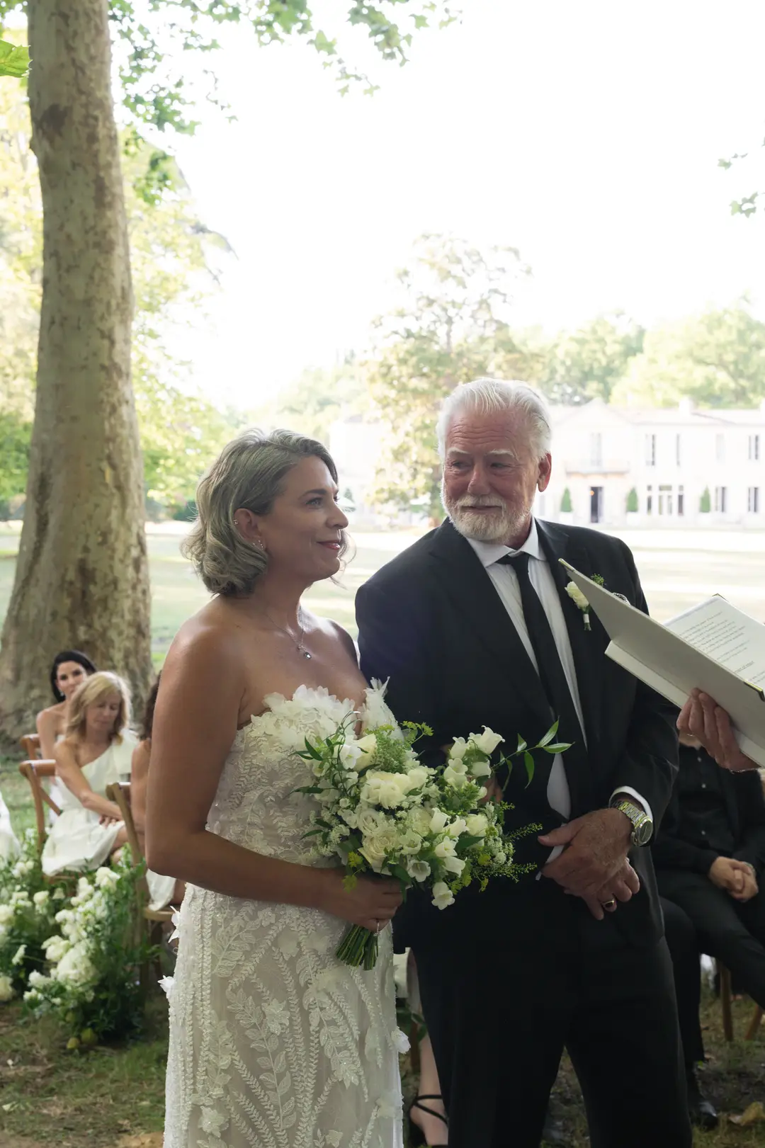 Bouquet de mariée – mariage Emily & Greg, Château Le Thil