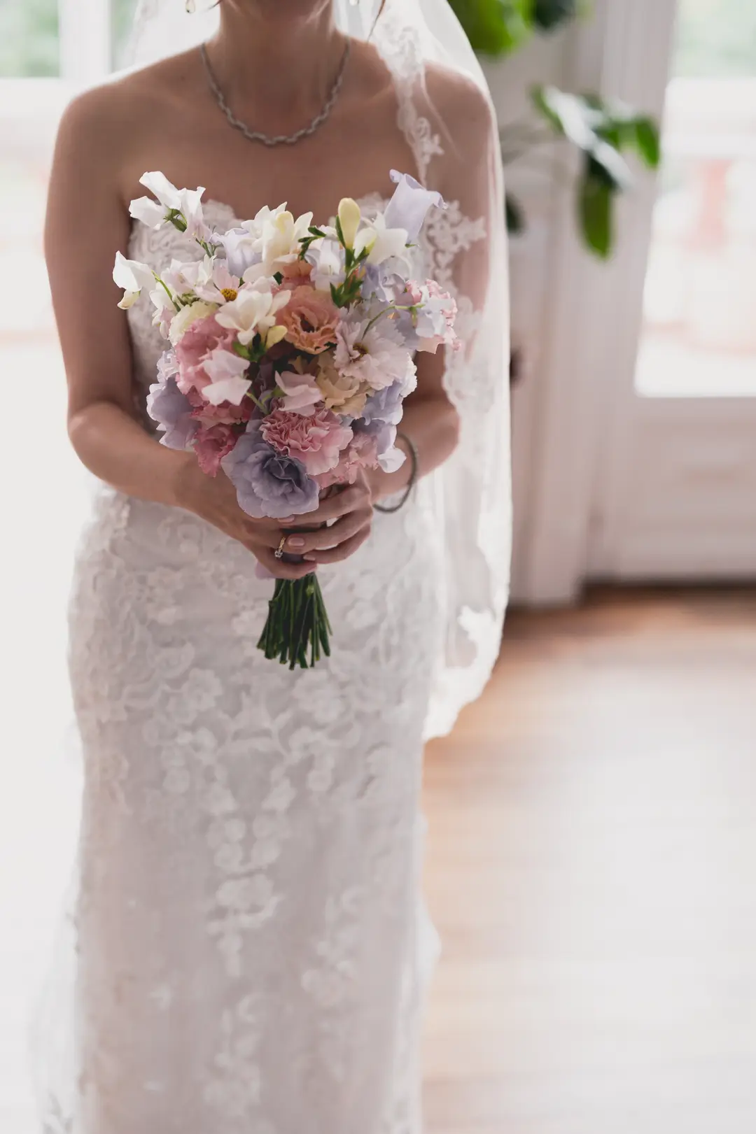 Bouquet de mariée – mariage Georgina & Daniel, Château Saint-Michel