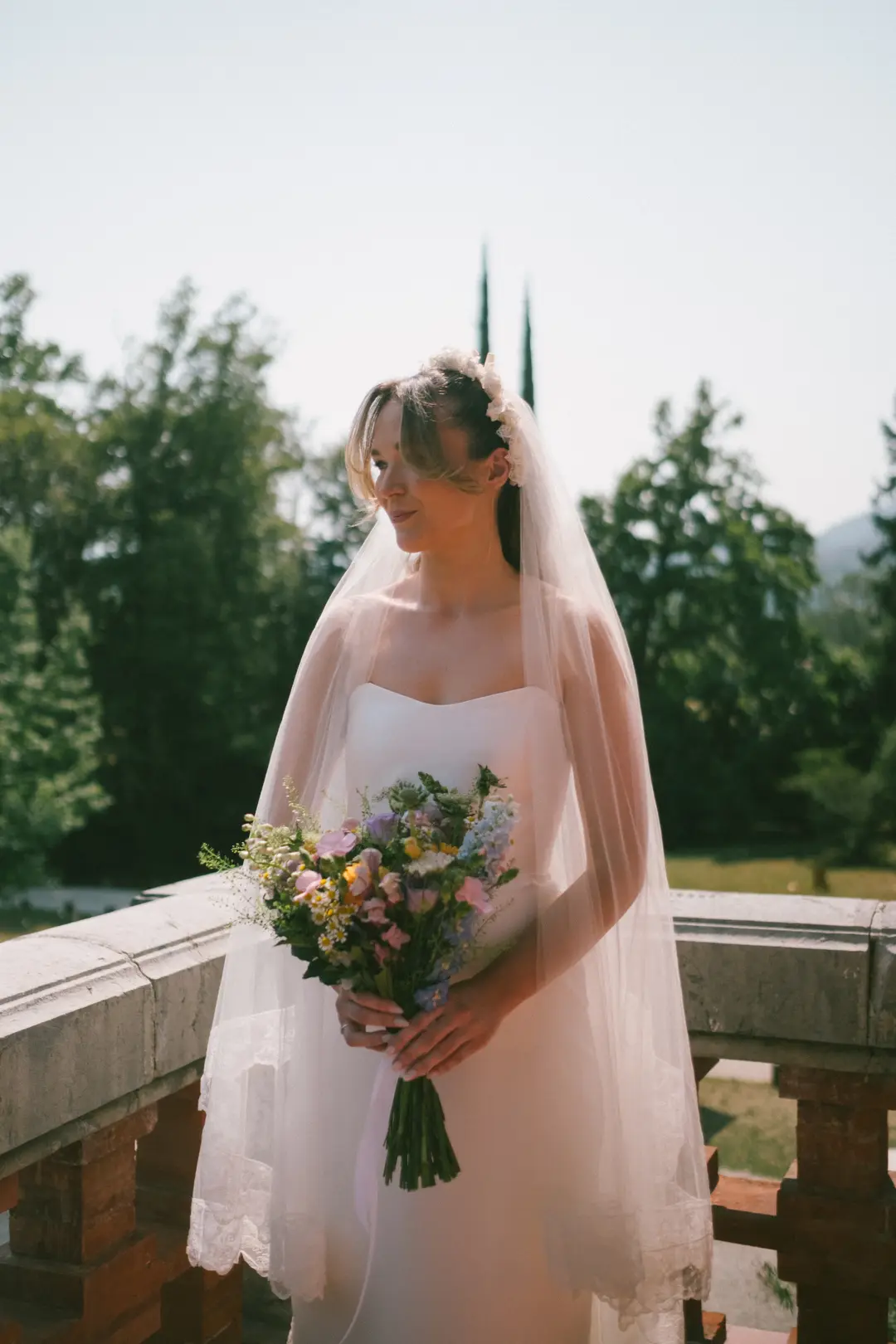 Bouquet mariée – mariage Jasmine & Josh, Château Saint-Michel