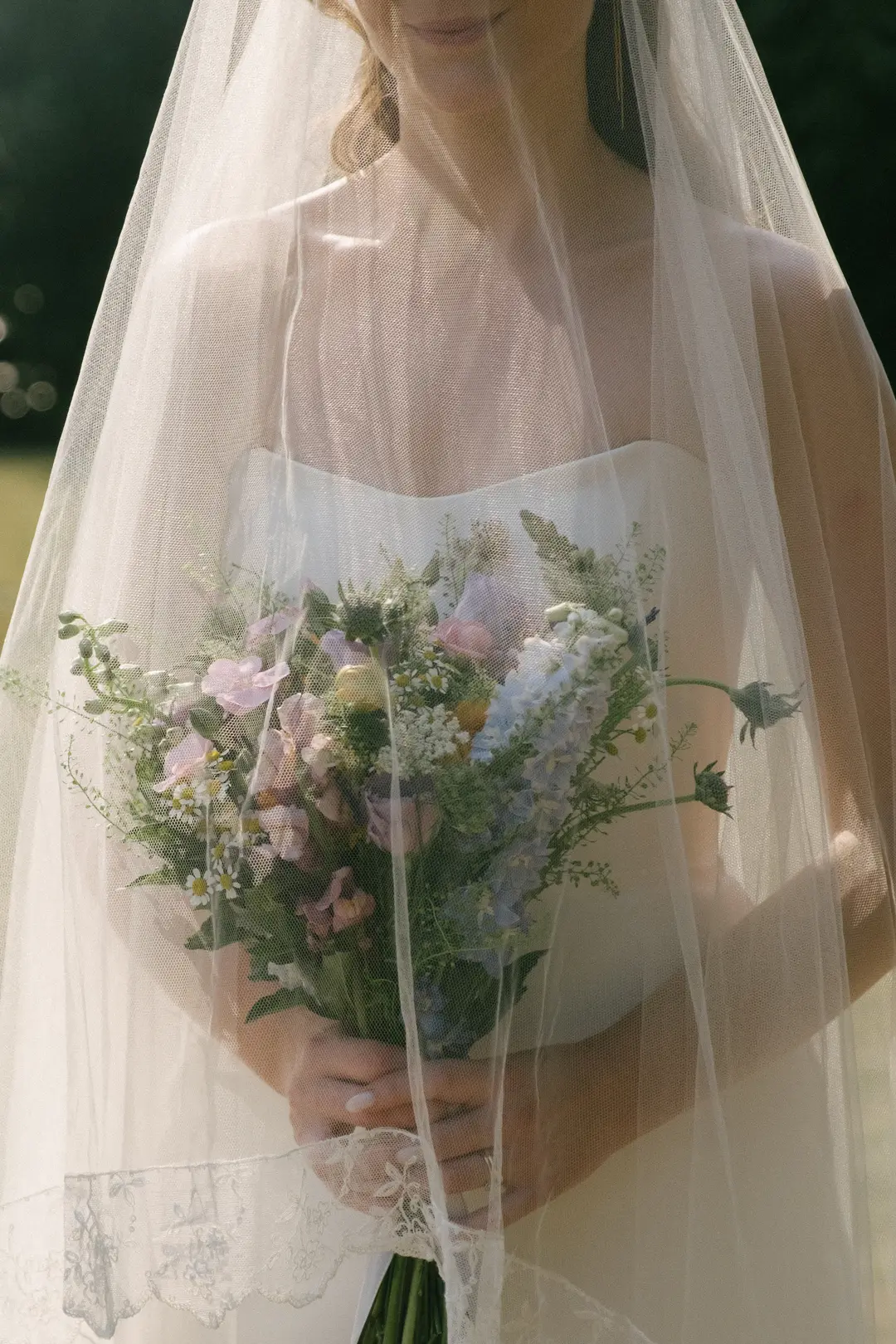 Bouquet mariée – mariage Jasmine & Josh, Château Saint-Michel