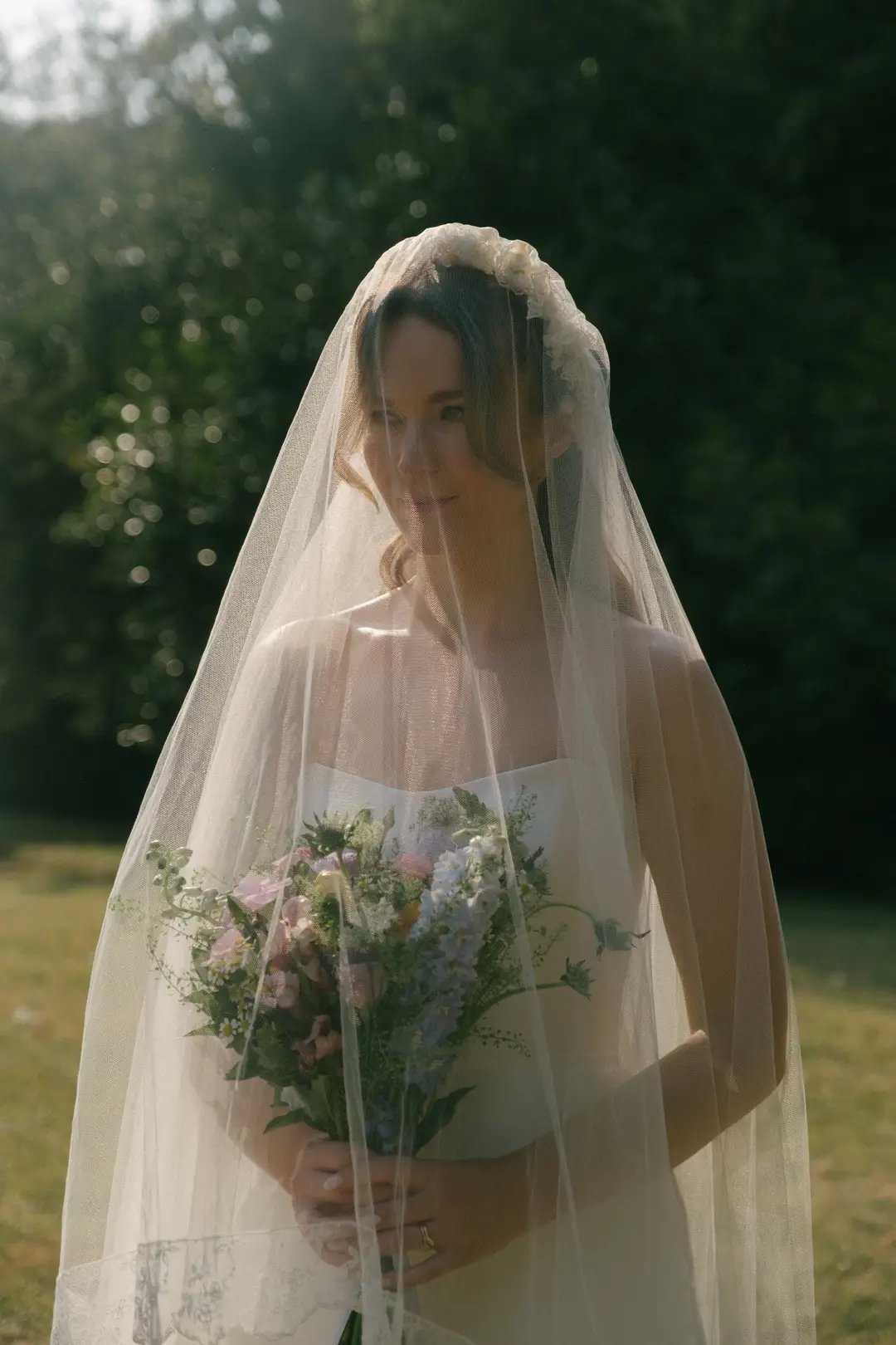 Bouquet mariée – mariage Jasmine & Josh, Château Saint-Michel