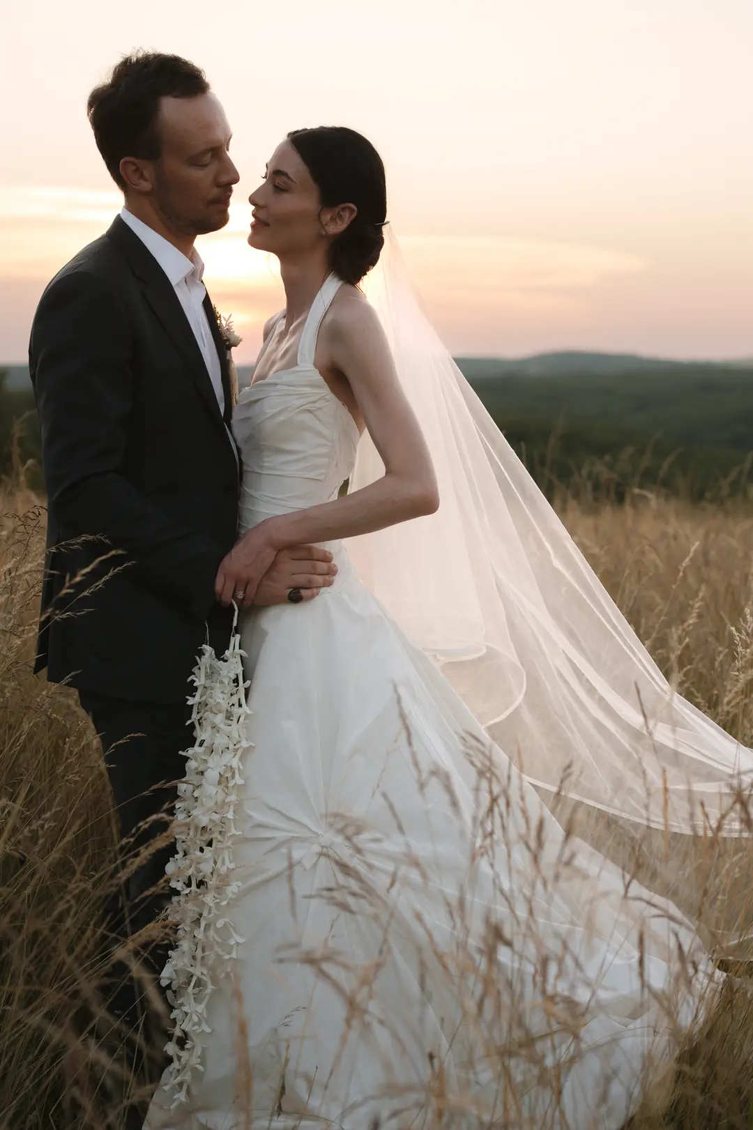 Bouquet retombant mariée – mariage Amy & Christian