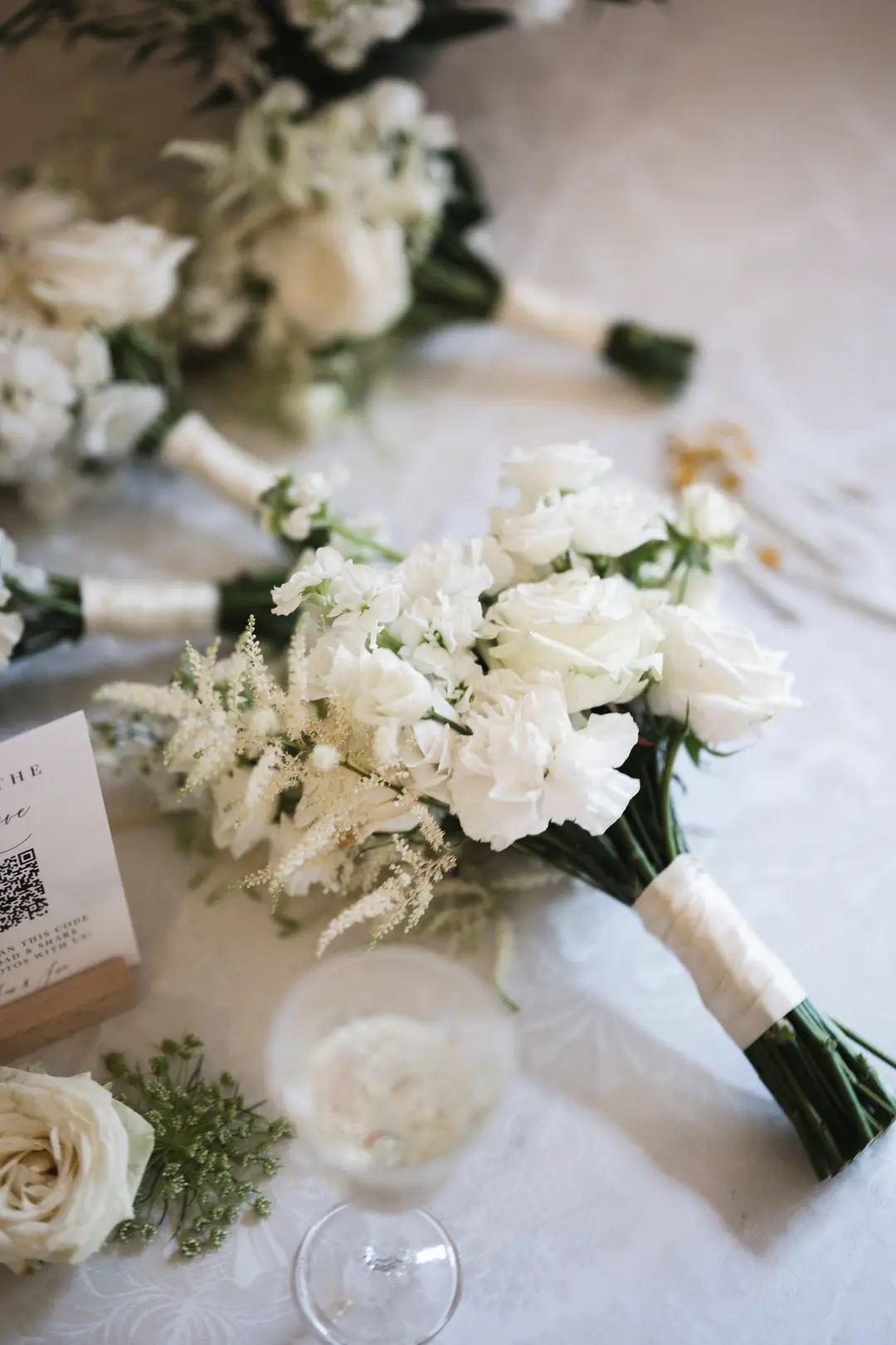 Bouquets demoiselle d'honneur – mariage Jessica & Issa, Château La Commanderie