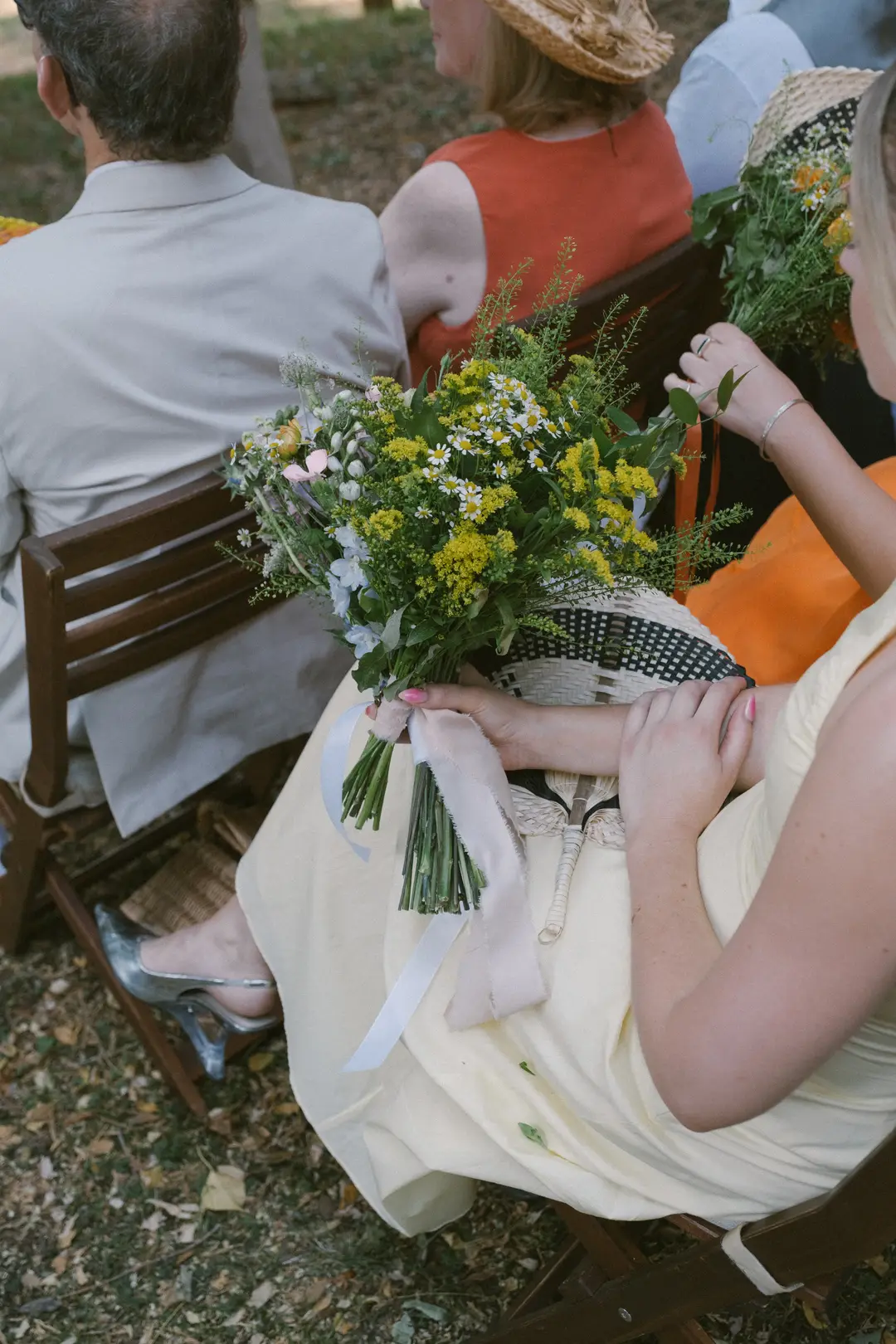 Bouquets demoiselles d'honneur – mariage Jasmine & Josh, Château Saint-Michel