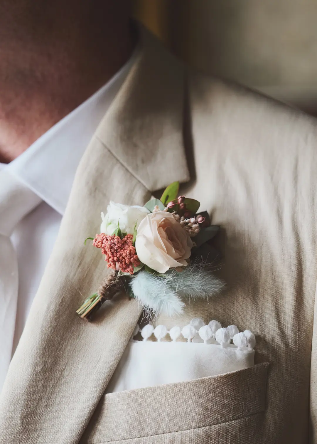 Boutonnière – mariage Casey & Kyle, Château de Siradan