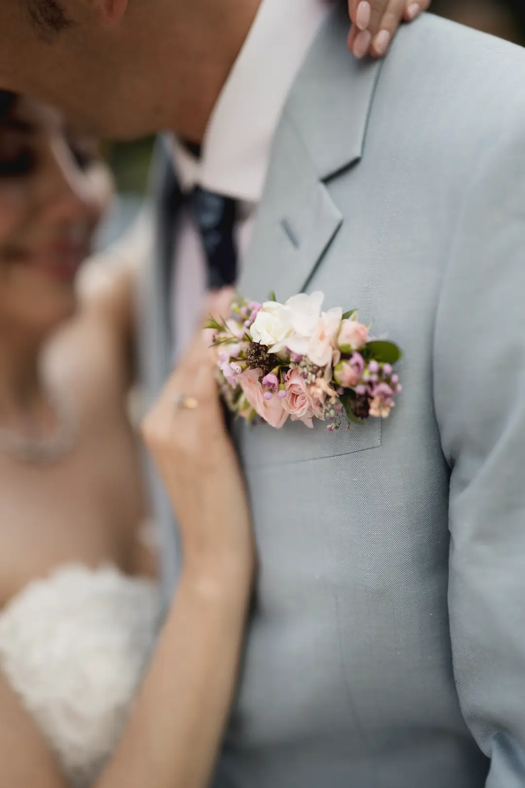 Boutonnière – mariage Georgina & Daniel, Château Saint-Michel