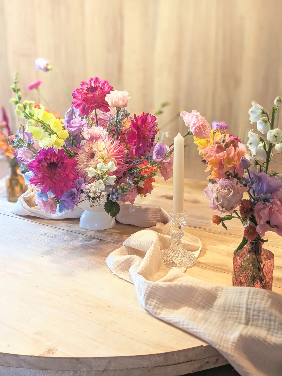 Centre de table coloré – mariage Aurélie & Willy