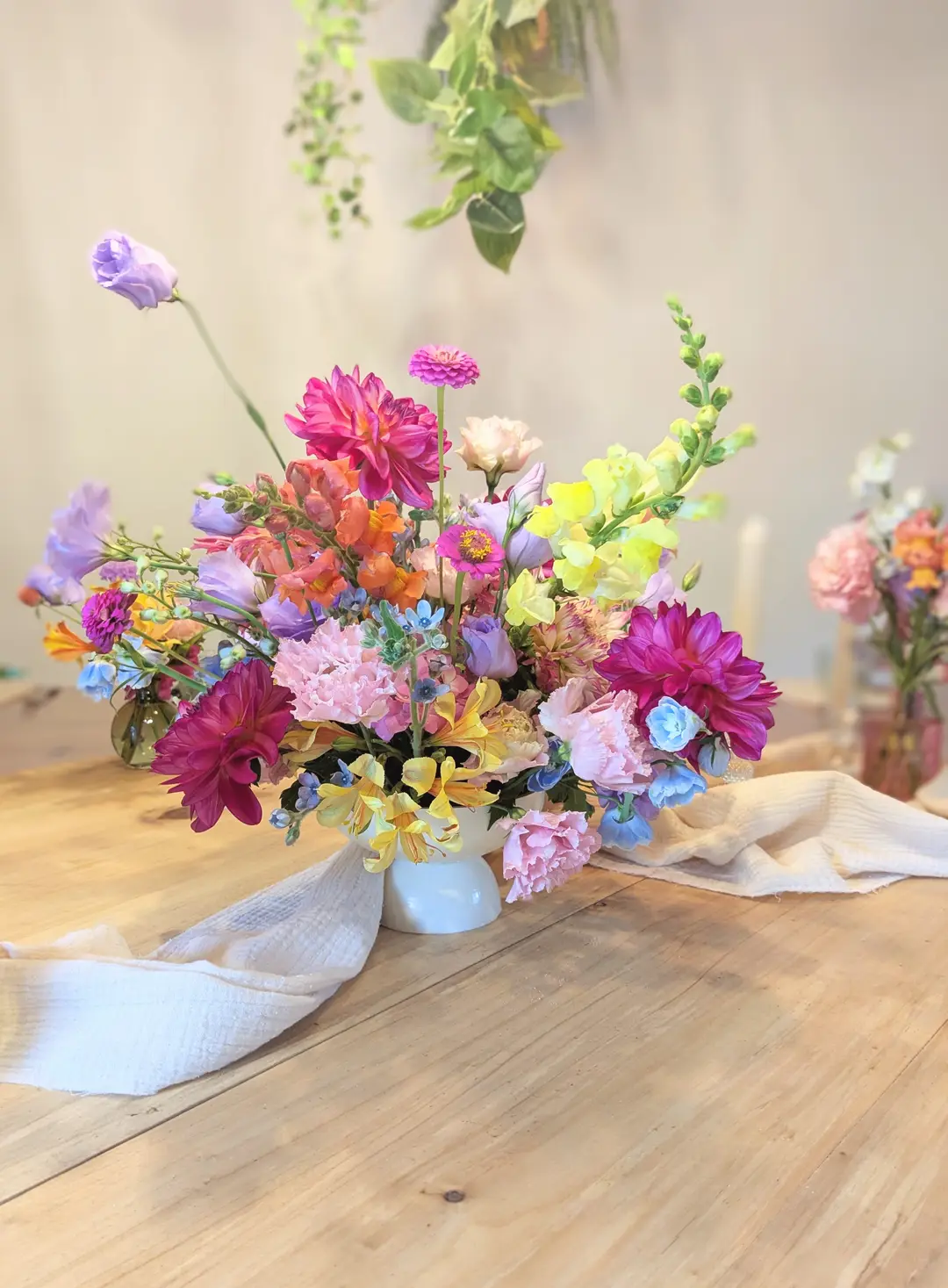 Centre de table coloré – mariage Aurélie & Willy
