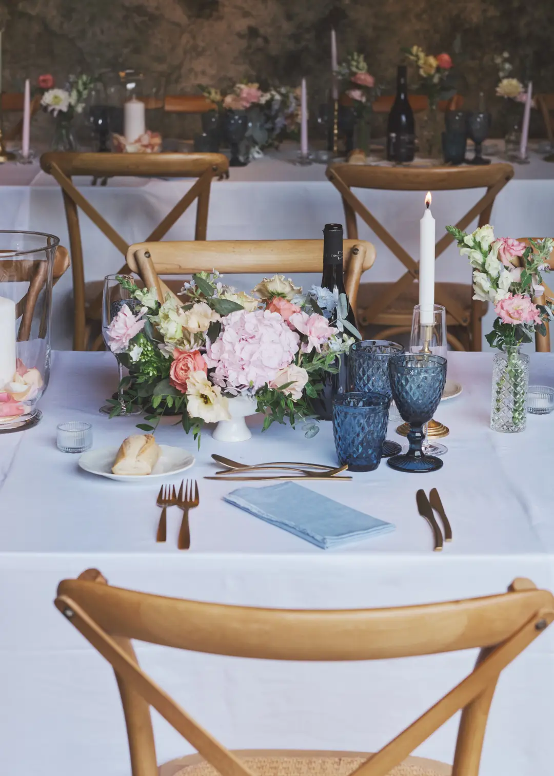 Centre de table fleuri – mariage Casey & Kyle, Château de Siradan