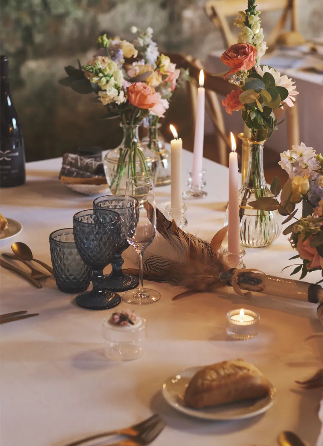 Centre de table fleuri – mariage Casey & Kyle, Château de Siradan