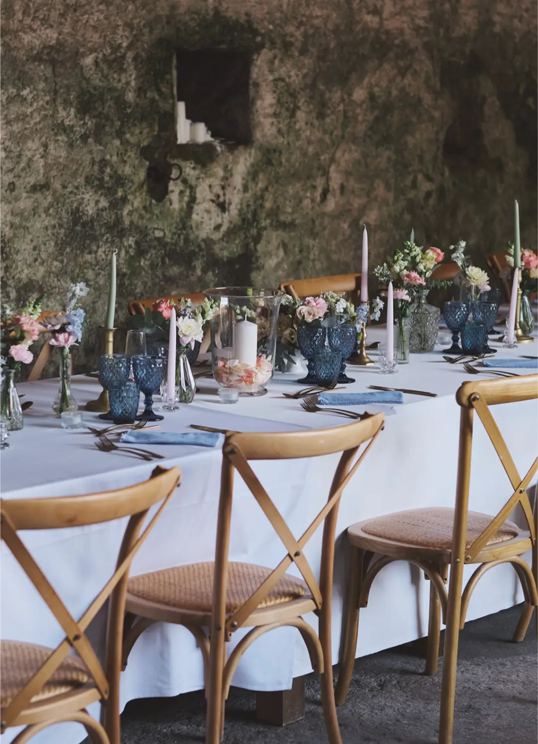 Centre de table fleuri – mariage Casey & Kyle, Château de Siradan