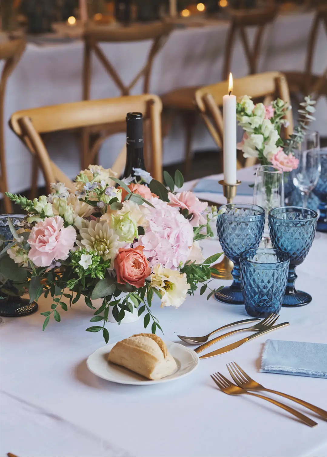 centre de table fleuri – mariage Casey & Kyle, Château de Siradan