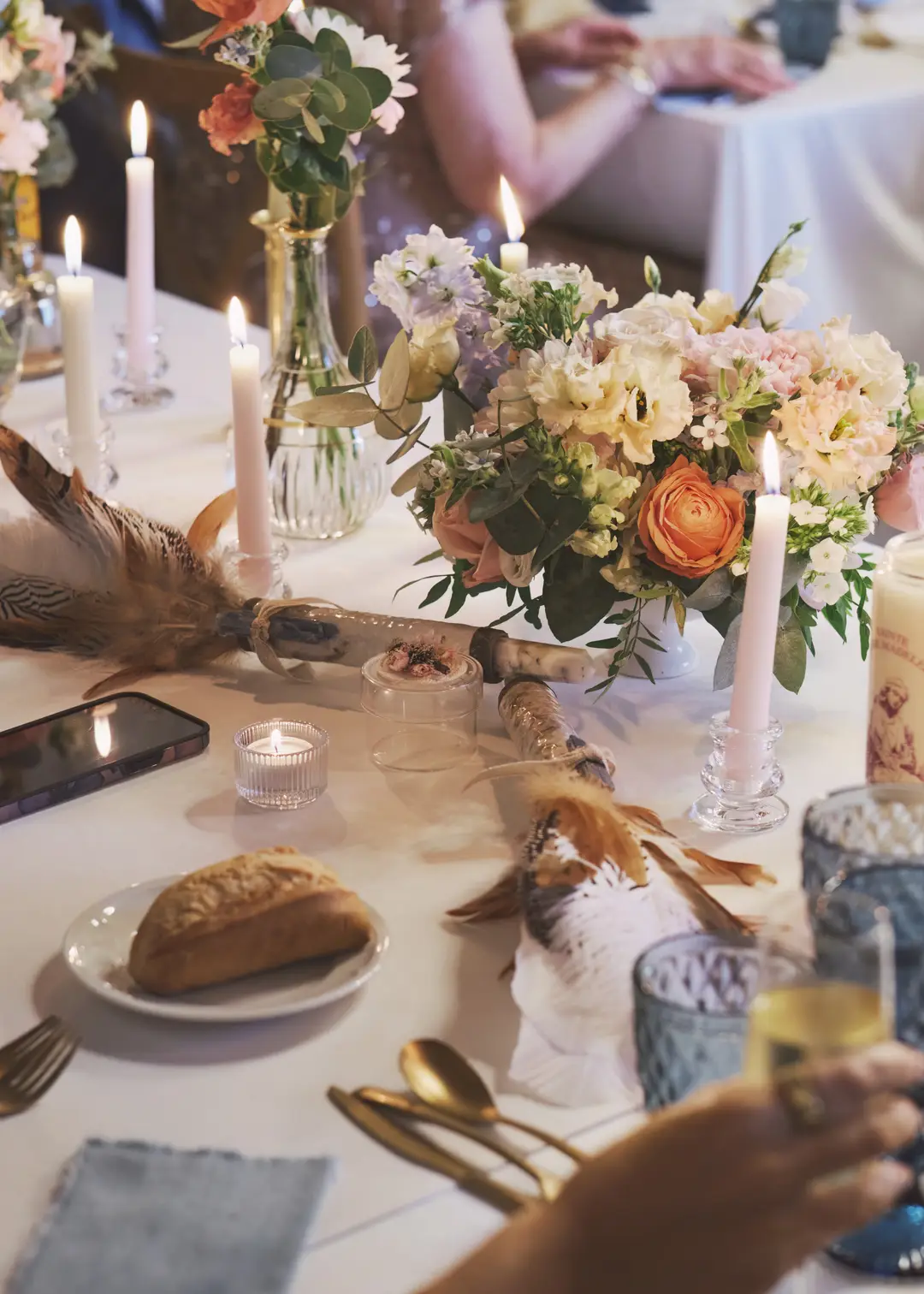 centre de table fleuri – mariage Casey & Kyle, Château de Siradan