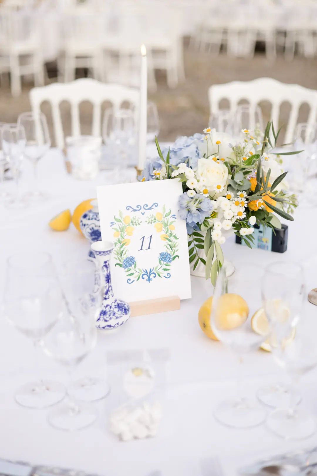 Centre de table fleuri, Dolce Vita – mariage Emma & Patrick, Château de Caumont