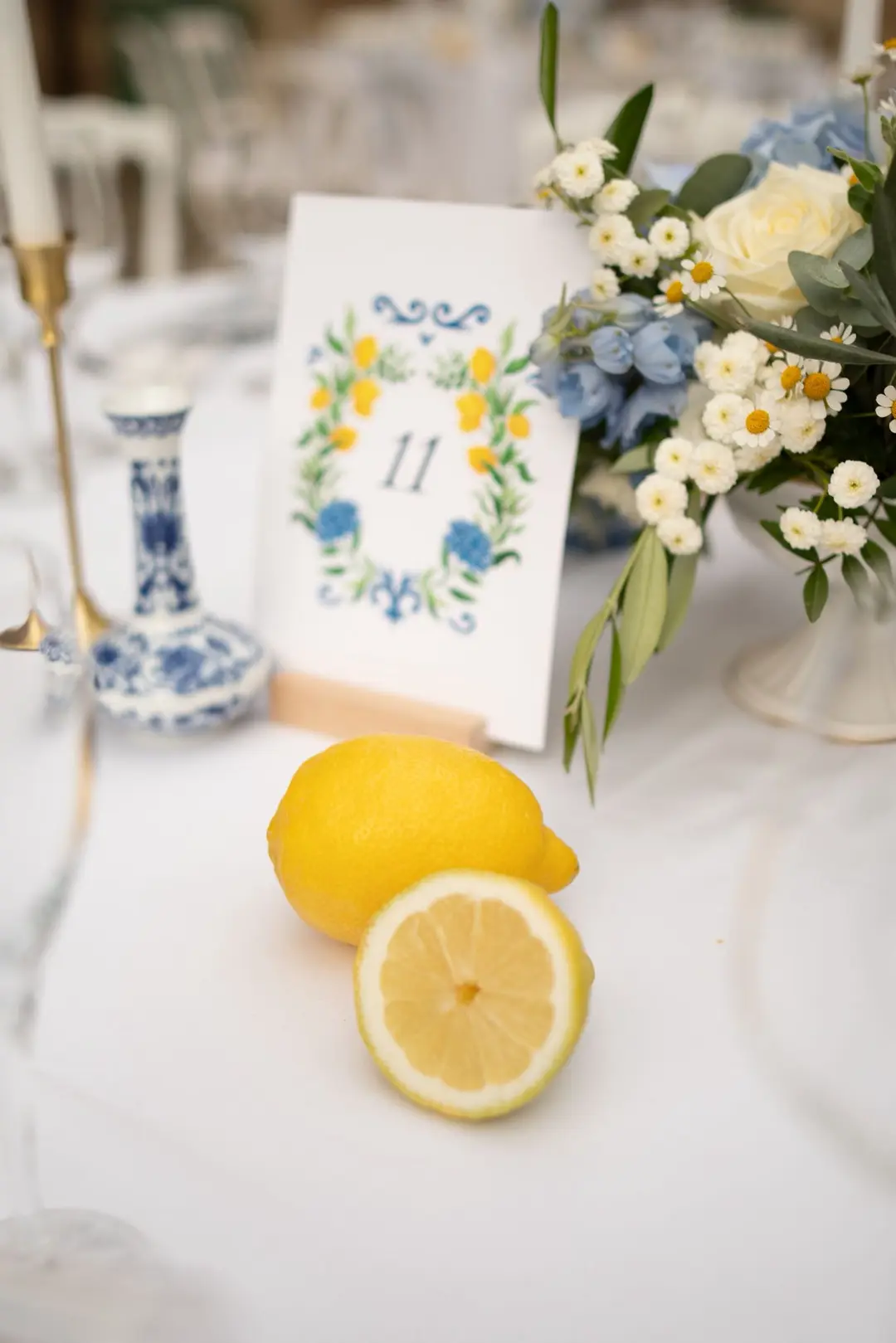 Centre de table fleuri – mariage Emma & Patrick, Château de Caumont