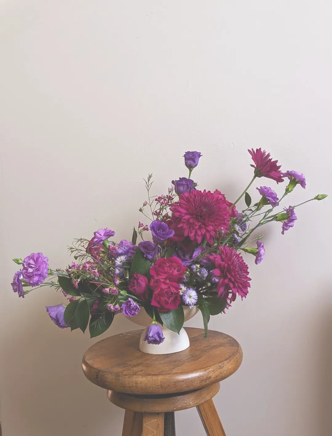 Centre de table fleuri – Shooting Purple