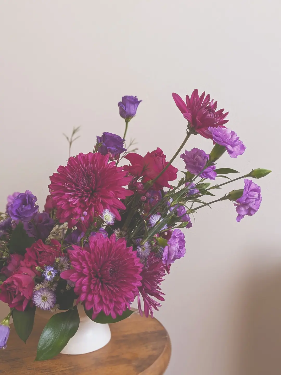 Centre de table fleuri – Shooting Purple