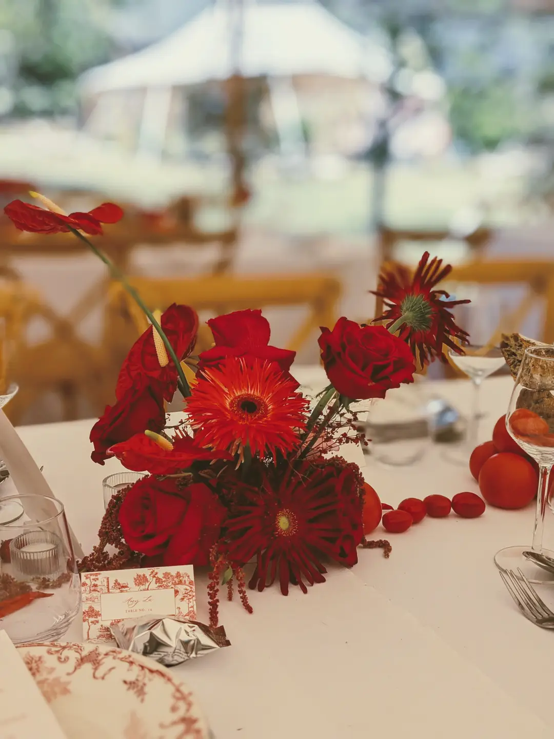 Centre de table fleurs et légumes – mariage Amy & Christian