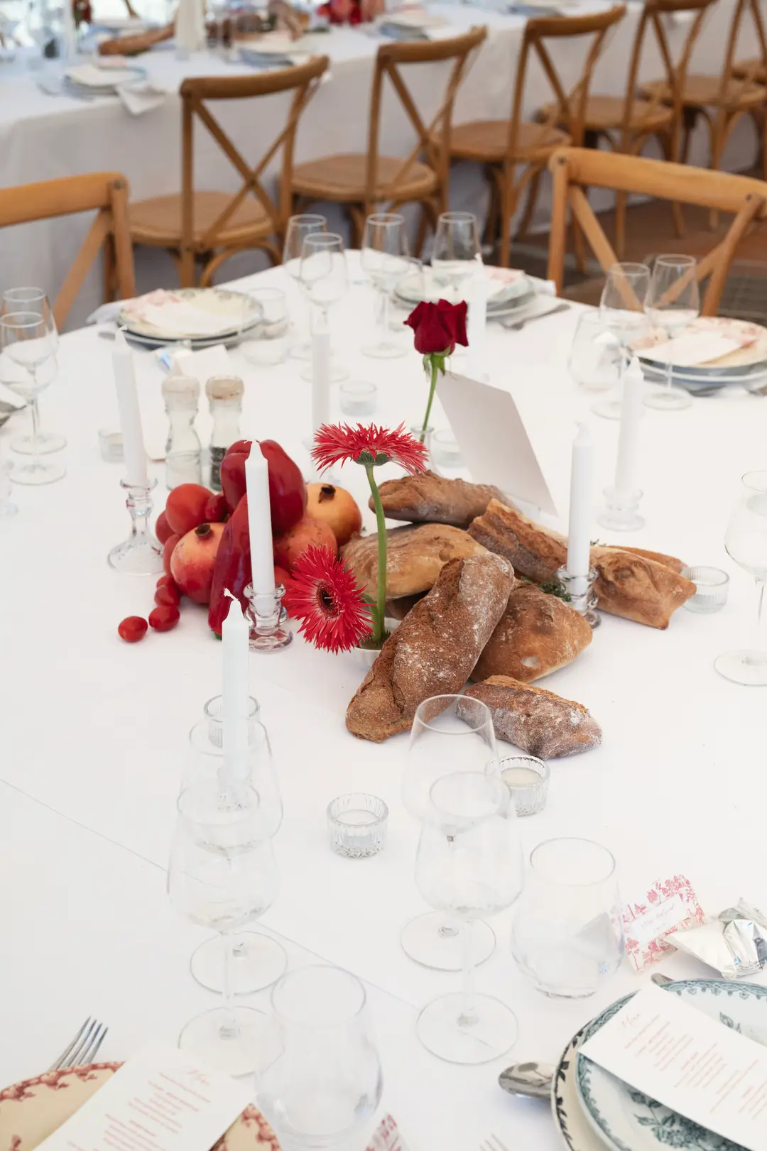 Centre de table fleurs et légumes – mariage Amy & Christian