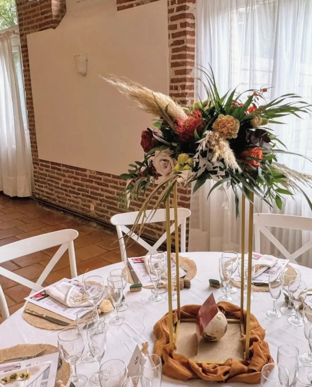 Centre de table fleurs – mariage Jessica & Yoann, Domaine Saint-Marcel