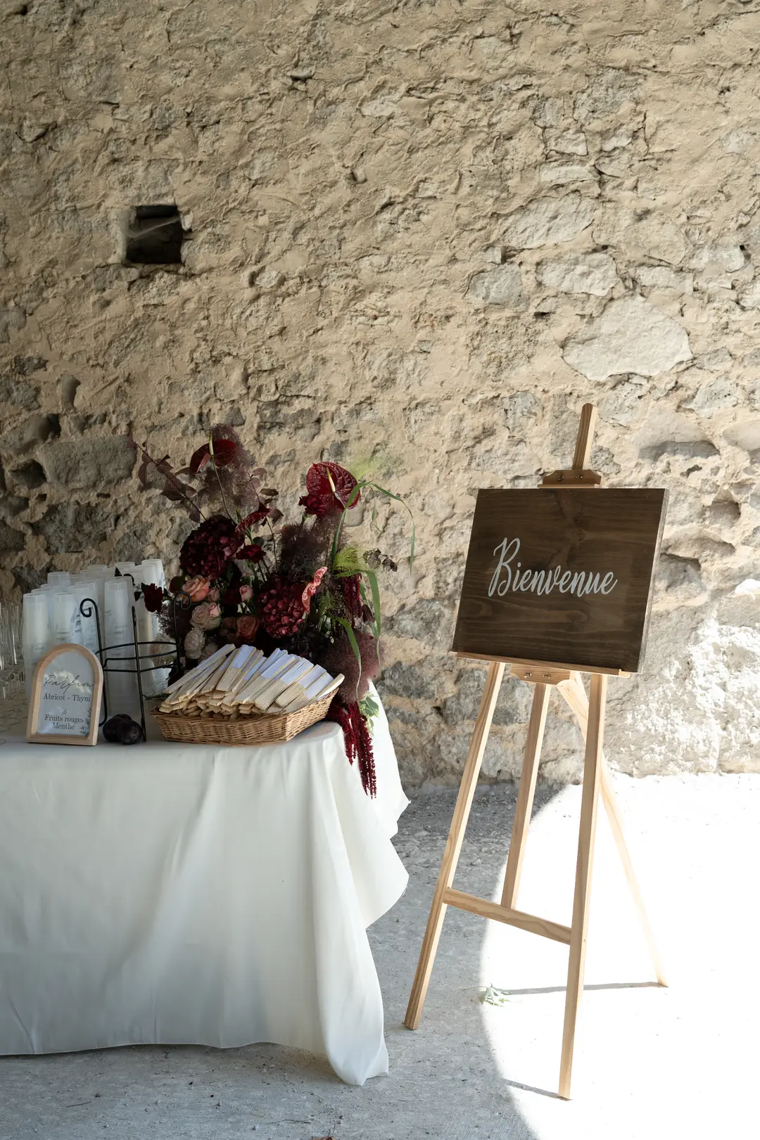 Compo fleur bar – mariage Harriett & Oliver, Château de Poudenas
