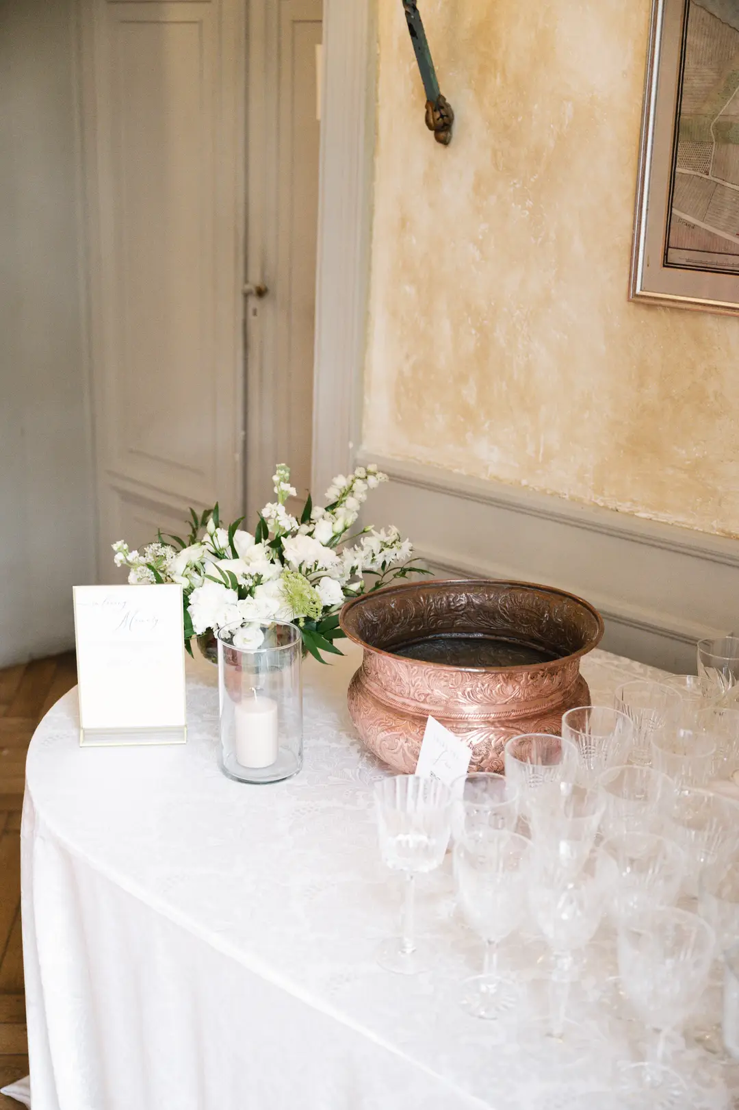 Composition fleurie – mariage Jessica & Issa, Château La Commanderie