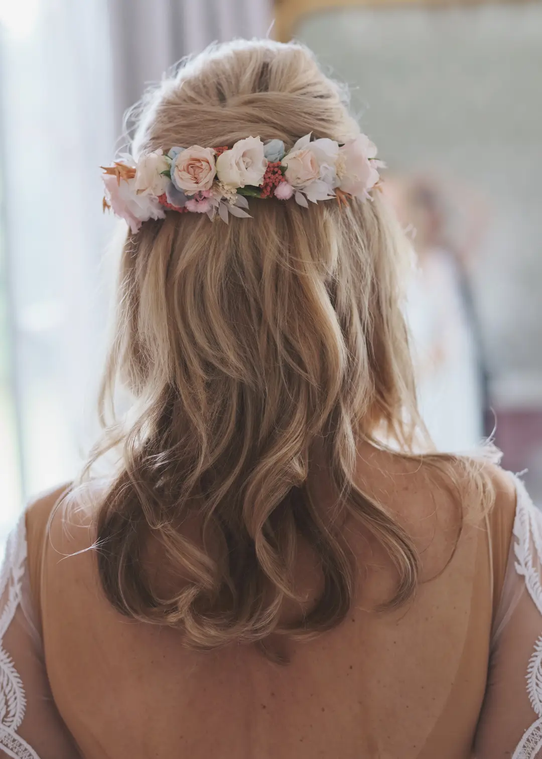 Couronne de fleurs – mariage Casey & Kyle, Château de Siradan