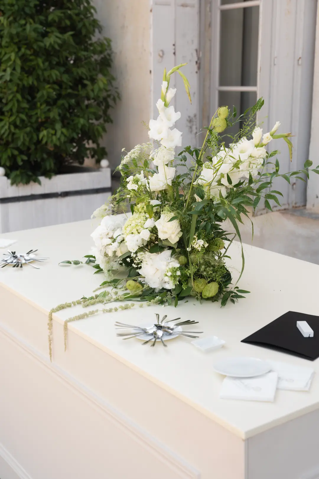 fleurs bar – mariage Emily & Greg, Château Le Thil