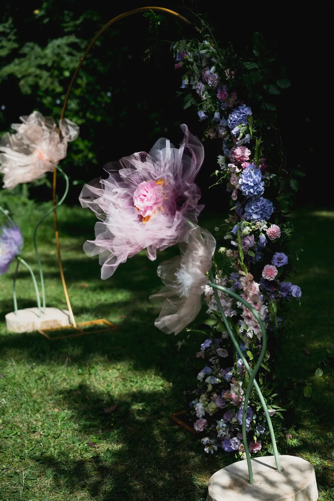 Fleurs géantes – mariage Georgina & Daniel, Château Saint-Michel