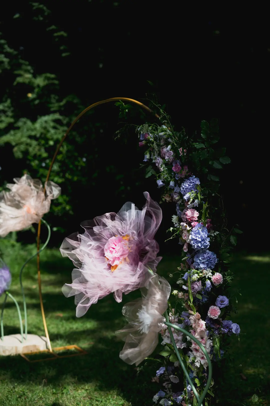 Fleurs géantes – mariage Georgina & Daniel, Château Saint-Michel