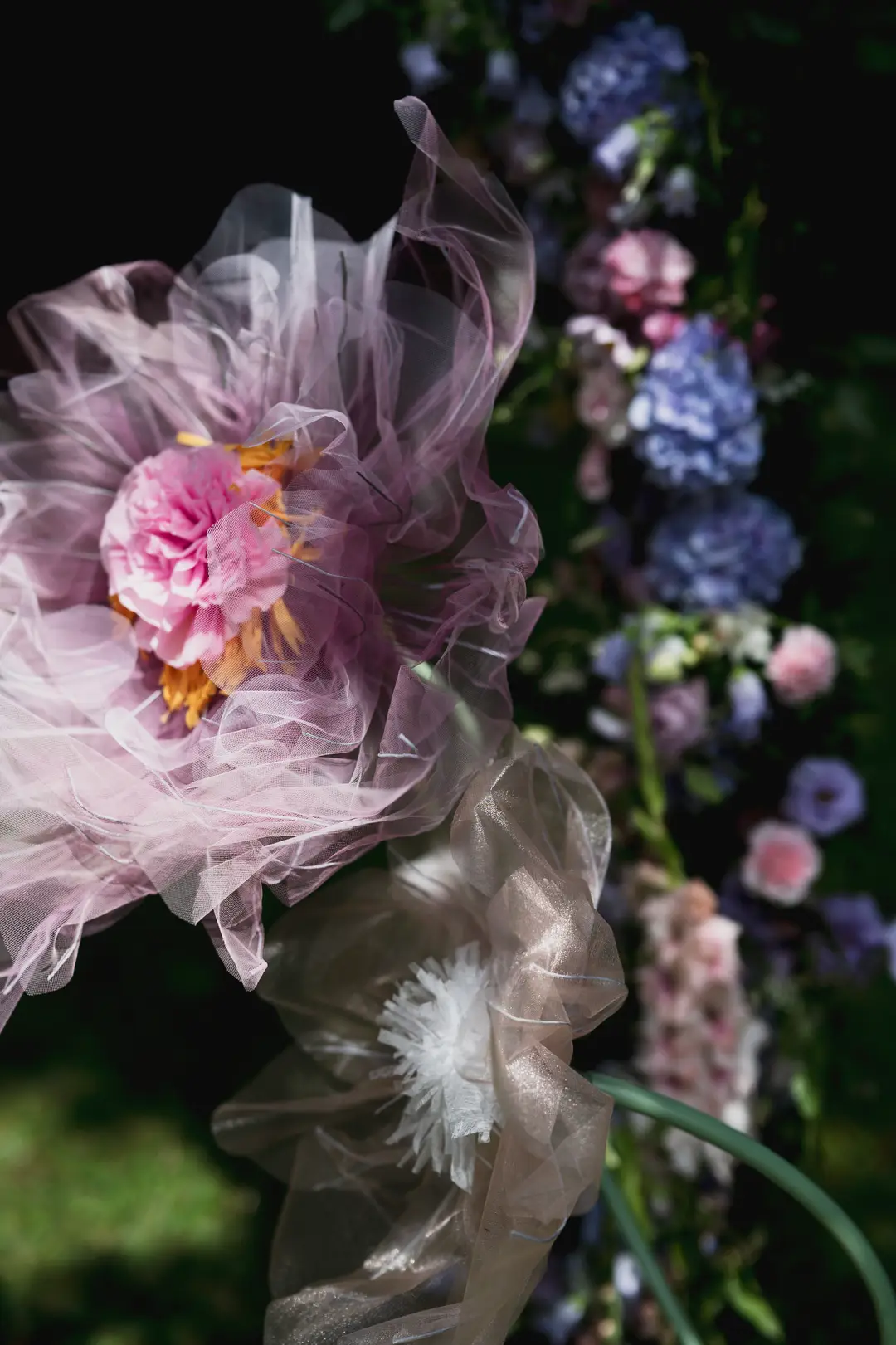 Fleurs géantes – mariage Georgina & Daniel, Château Saint-Michel