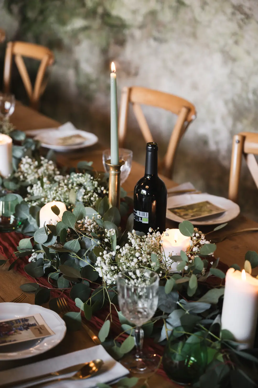 Guirlande fleurs table – mariage Annabelle & Liam, Château de Siradan