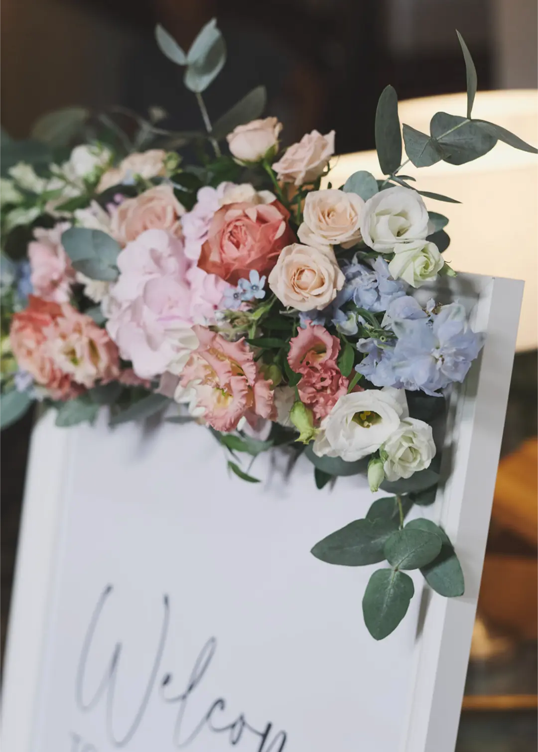 Panneau de bienvenue fleuri – mariage Casey & Kyle, Château de Siradan