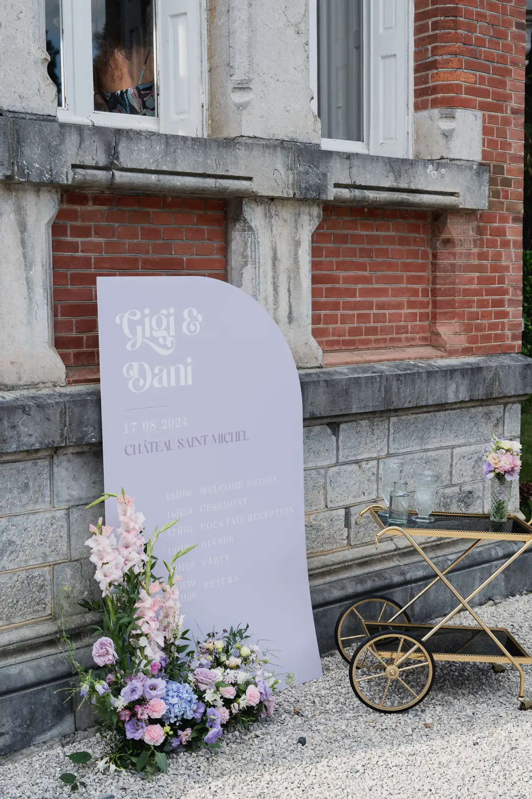 Panneau de bienvenue fleuri – mariage Georgina & Daniel, Château Saint-Michel