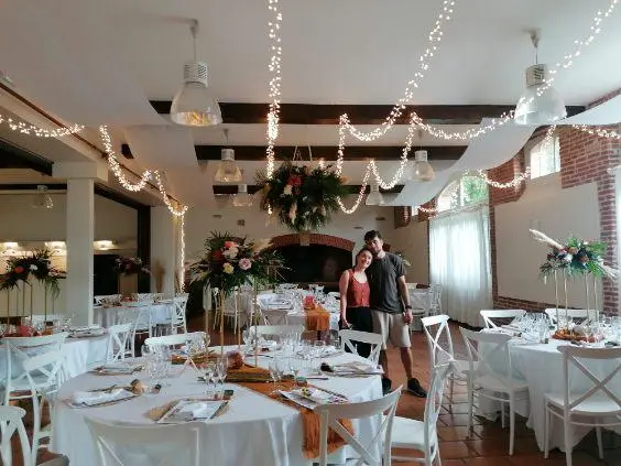 Suspension florale – mariage Jessica & Yoann, Domaine Saint-Marcel