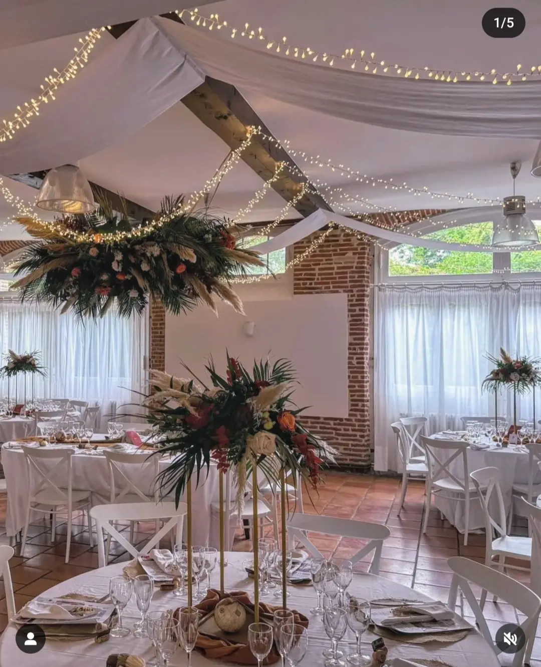Suspension florale – mariage Jessica & Yoann, Domaine Saint-Marcel